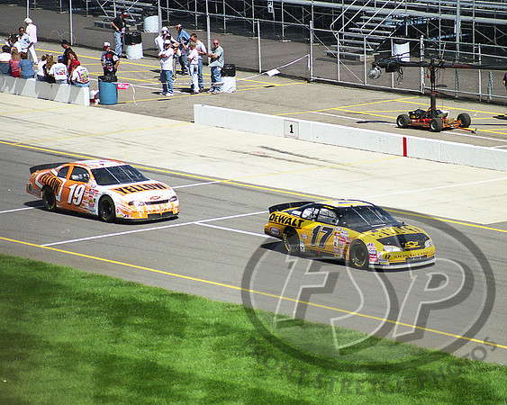Mike Skinner #19, Matt Kenseth #17